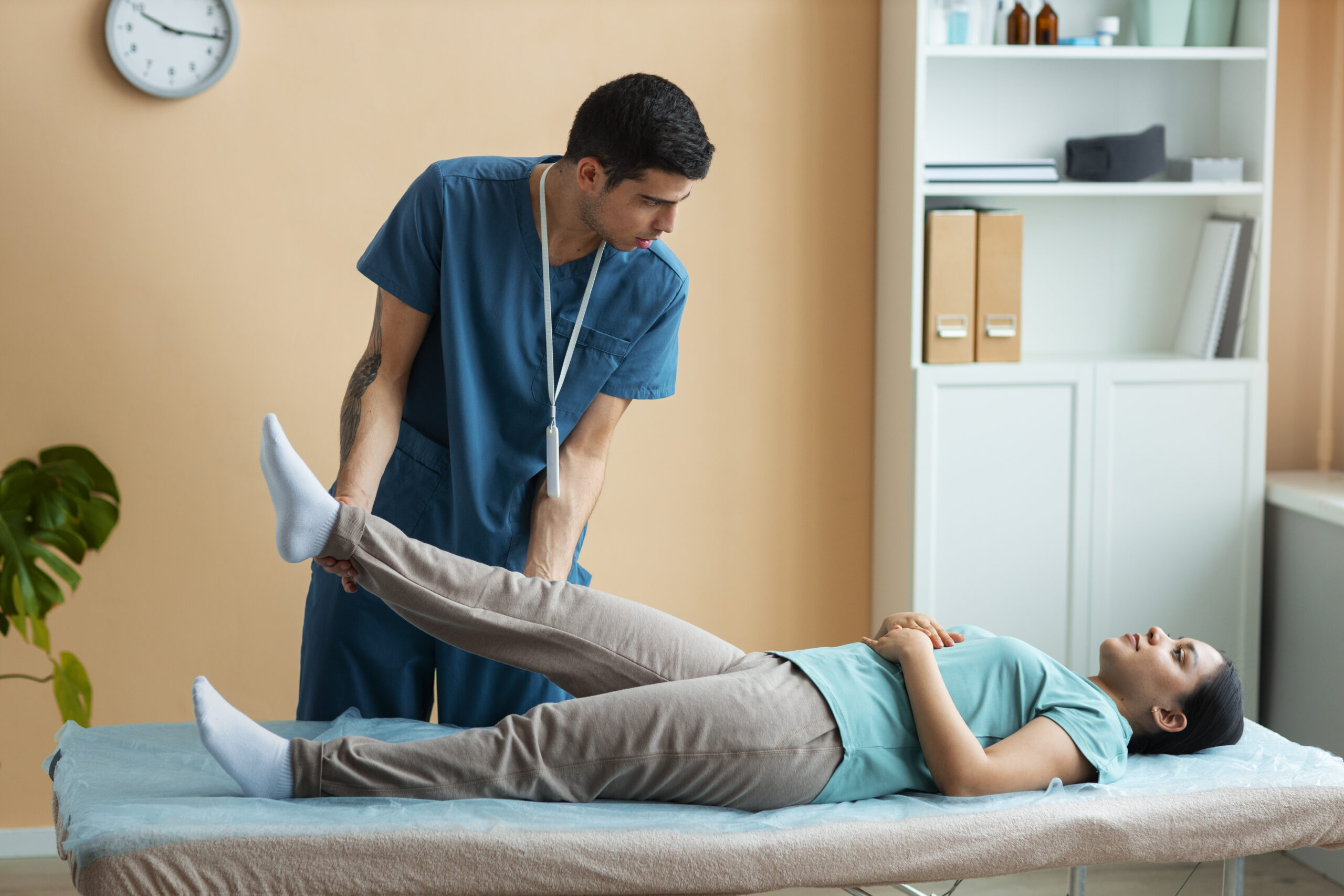 Physiotherapist guiding a patient through active rehabilitation exercises during physiotherapy treatment
